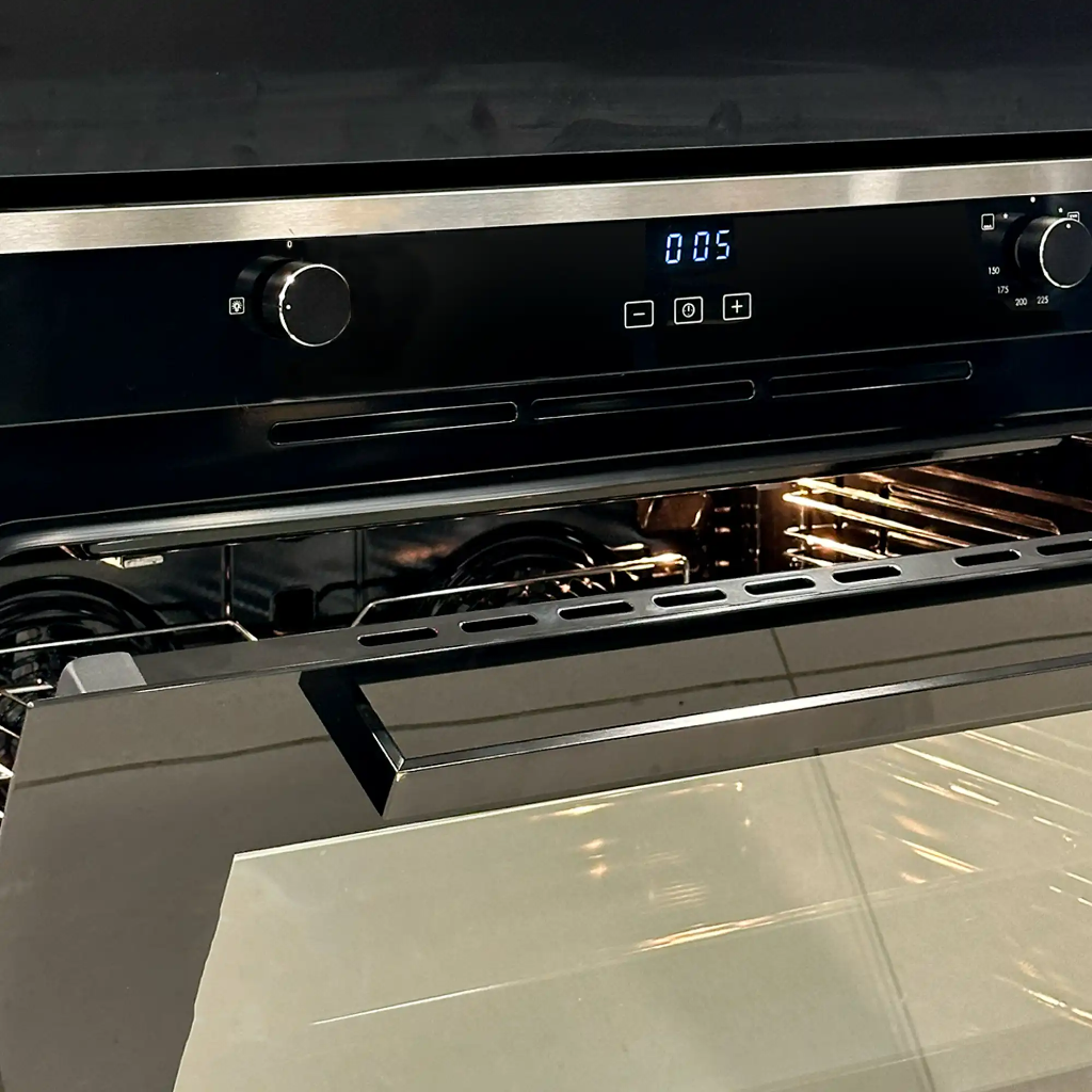 Built in Gas Oven 90cm 135Liter 2+1Fans - Black Door open