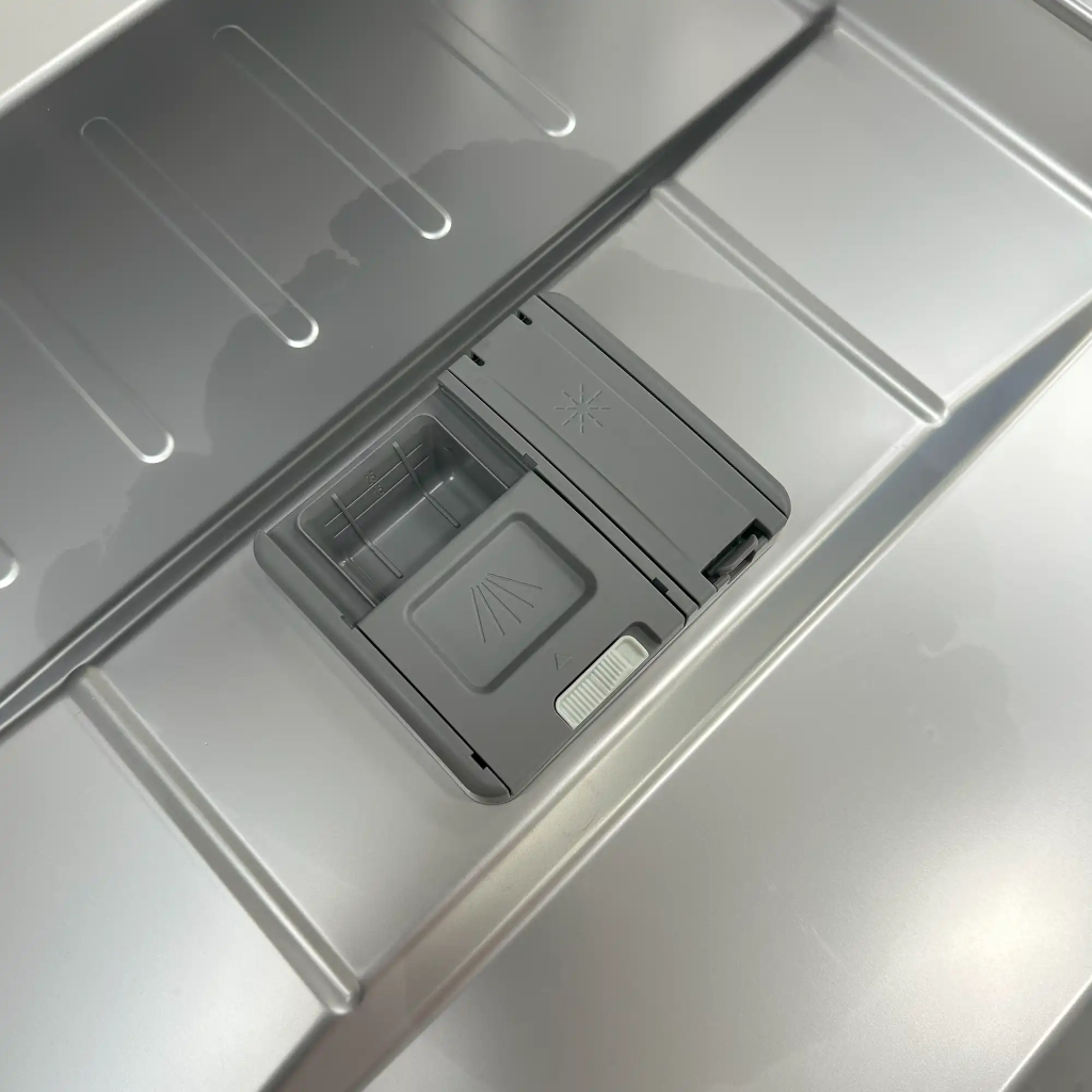 Detail 1Dishwasher 9Prog 3Basket Vortex Black Newton
